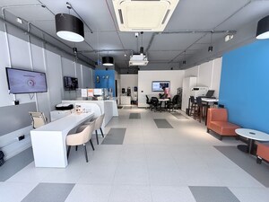  Shop For Rent in Hubtown Sunmist, Andheri East