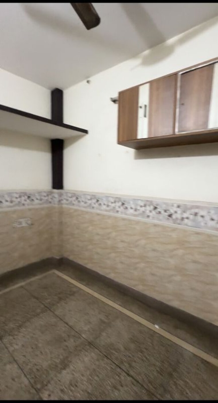 Room, dwarka mor 1.5 Bedroom 40 Sq.Yd. Independent House In Dwarka Mor Delhi 10722354