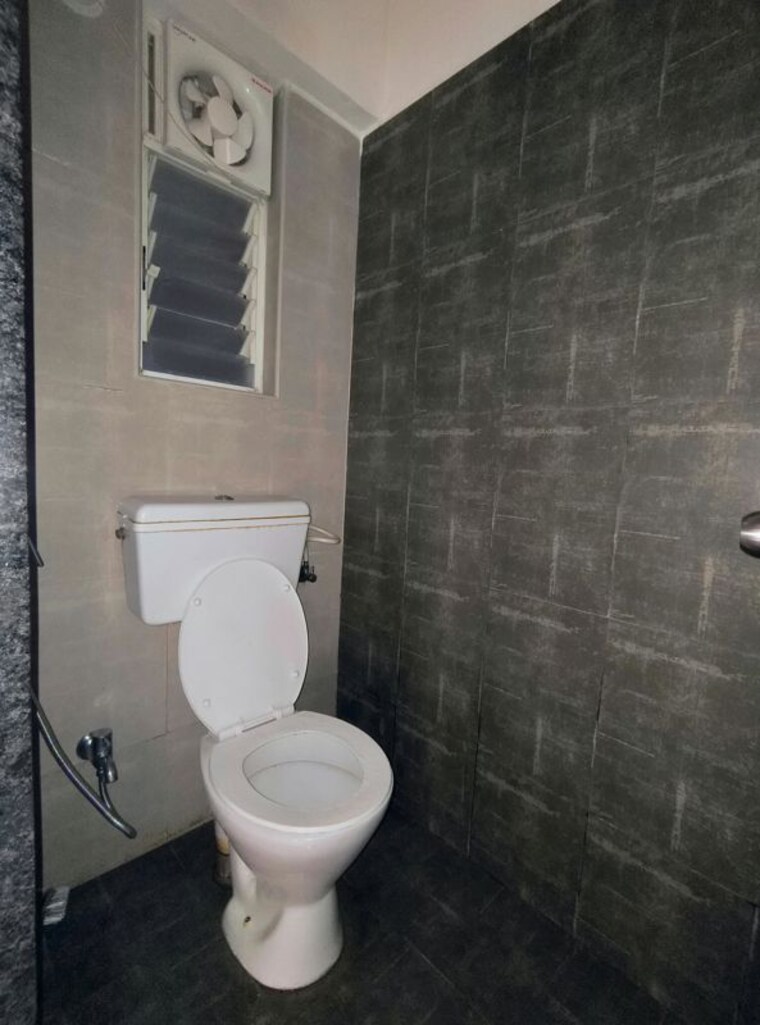 Bathroom, mantra-insignia 1 Bedroom 500 Sq.Ft. Apartment In Keshav Nagar Pune 10722394