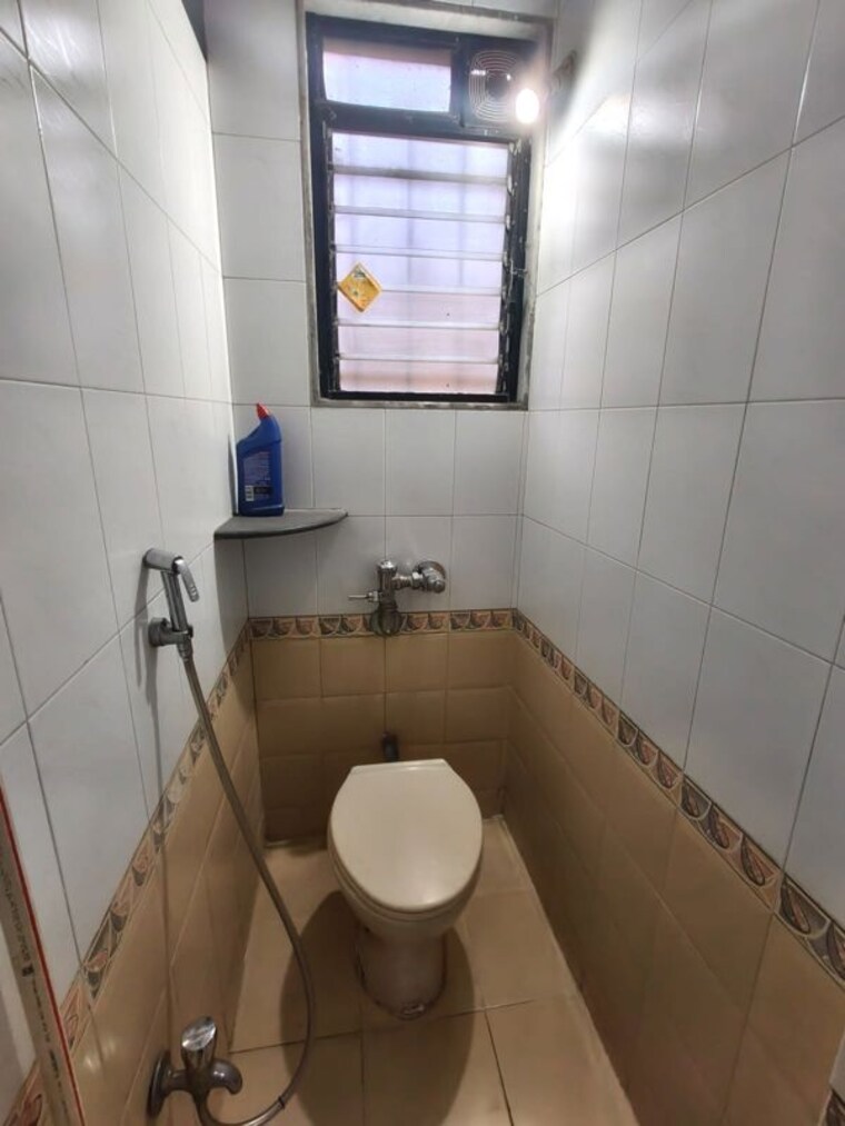 Bathroom, suncity-complex 1 Bedroom 560 Sq.Ft. Apartment In Powai Mumbai 10722402
