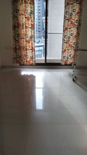 Room in 3 BHK Penthouse at Kolte Patil Green Acre, Salunkhe Vihar Society – for Rent