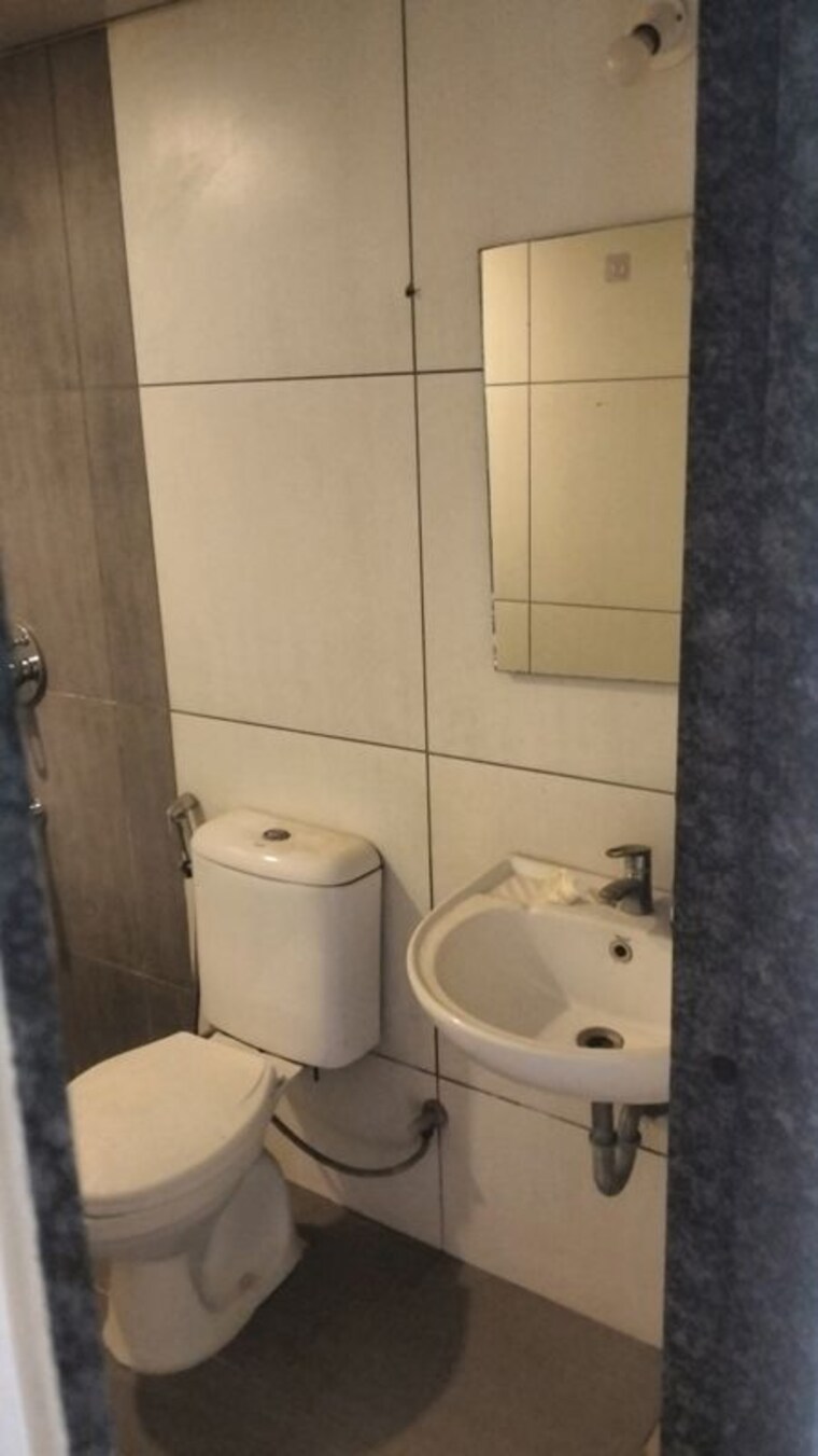 Bathroom, kolte-patil-green-acre 3 Bedroom 1750 Sq.Ft. Penthouse In Salunkhe Vihar Society Pune 10721491