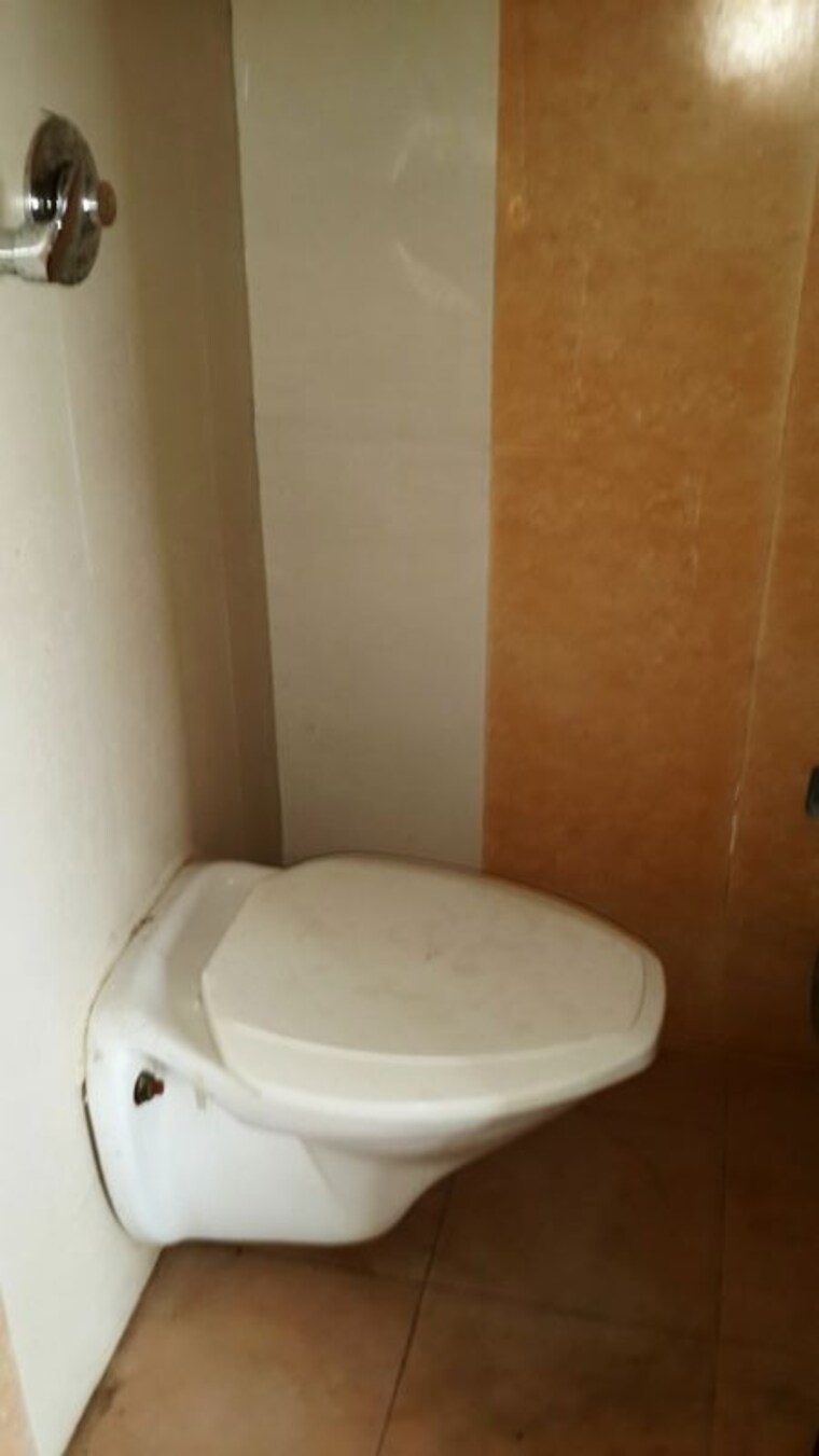 Bathroom, shree-shashwat-chs 2 Bedroom 1057 Sq.Ft. Apartment In Mira Road Thane 10722426