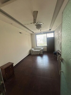 Living Room in 3 BHK Builder Floor at Sector 40 – for Rent