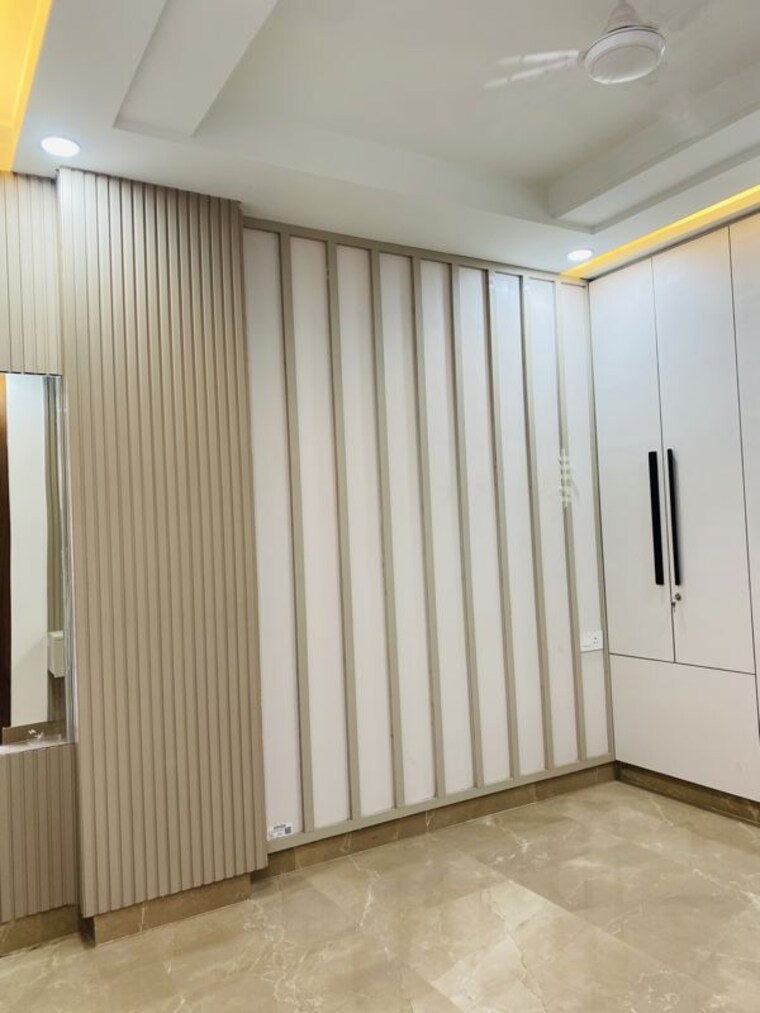 Room, uttam nagar west 3 Bedroom 110 Sq.Yd. Builder Floor In Uttam Nagar West Delhi 10722461