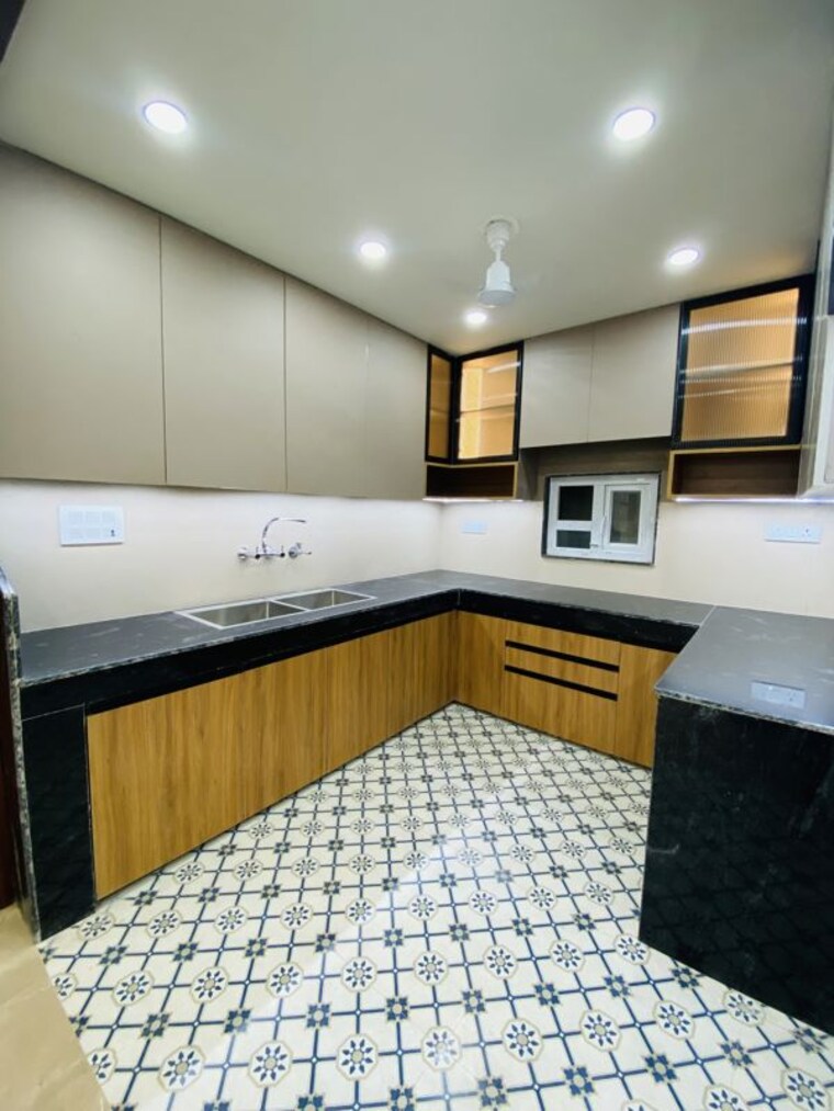 Kitchen, uttam nagar west 3 Bedroom 110 Sq.Yd. Builder Floor In Uttam Nagar West Delhi 10722461
