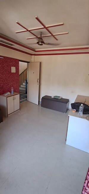 Room in 1 BHK Apartment at Lokhandwala Complex, Andheri West – for Rent