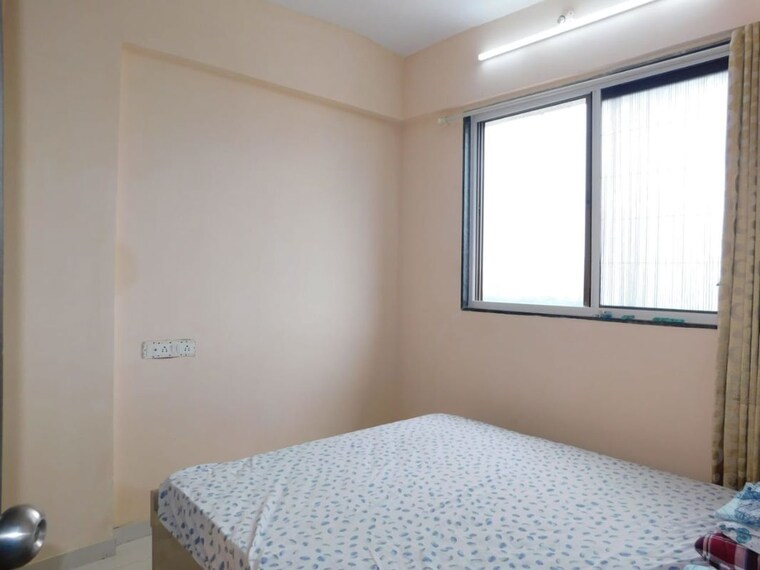 Bedroom, malad east 1 Bedroom 500 Sq.Ft. Apartment In Malad East Mumbai 10722504