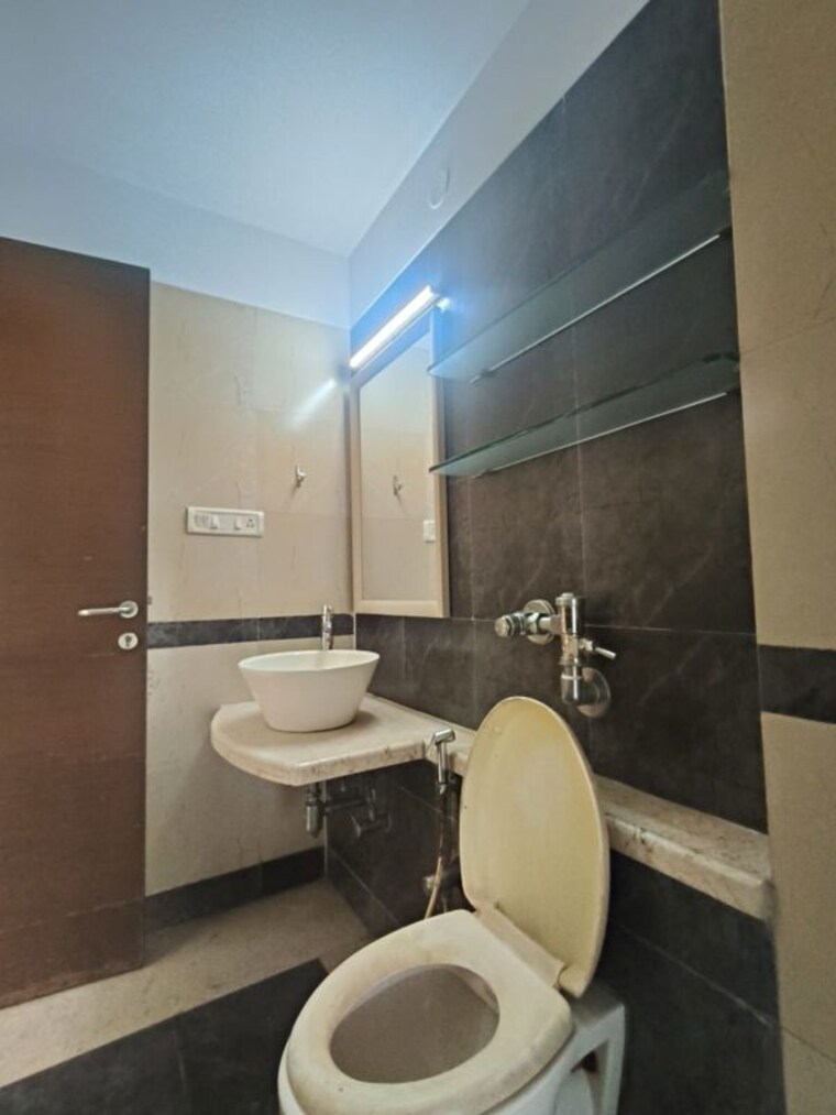 Bathroom, db-realty-shagun-towers 3 Bedroom 1545 Sq.Ft. Apartment In Goregaon East Mumbai 10722468