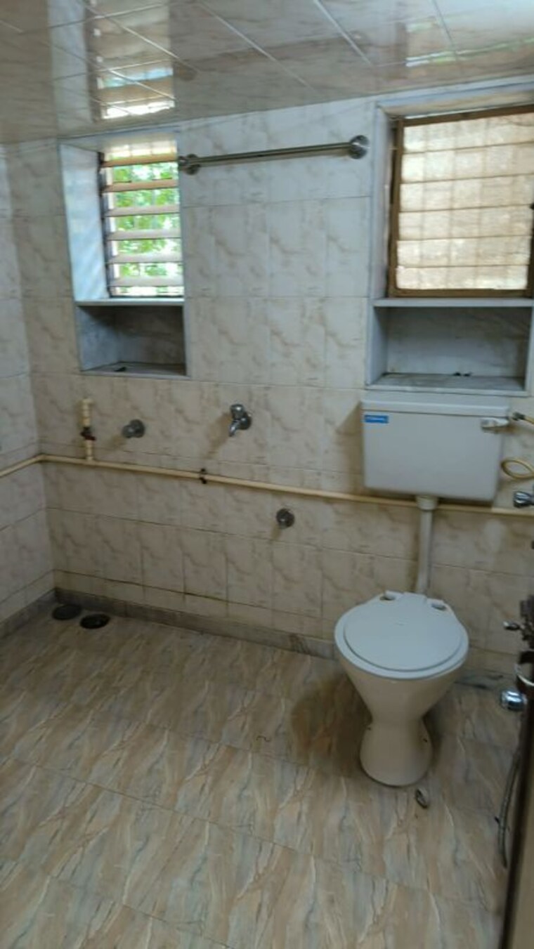 Bathroom, shri-kumar-society 1 Bedroom 385 Sq.Ft. Apartment In Santacruz East Mumbai 10722523