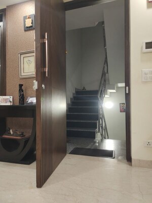  3 BHK Builder Floor at Lajpat Nagar Iii – for Rent