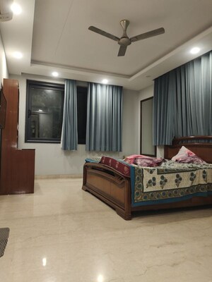 Room in 3 BHK Builder Floor at Lajpat Nagar Iii – for Rent