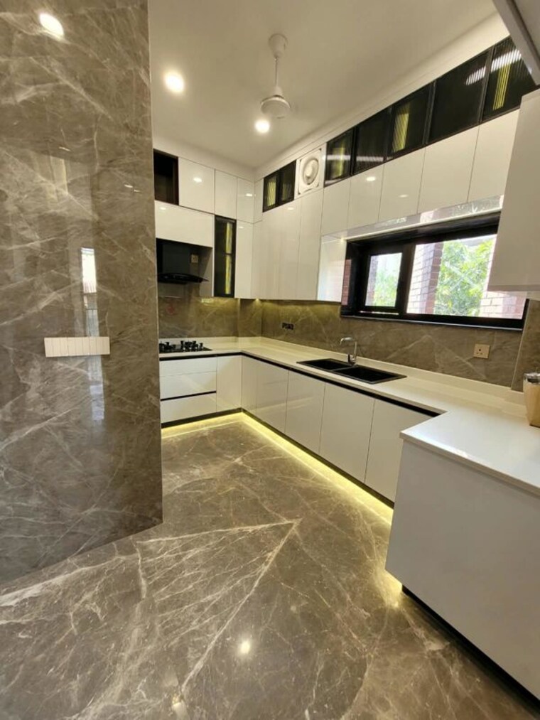 Kitchen, chittaranjan park 3 Bedroom 200 Sq.Yd. Builder Floor In Chittaranjan Park Delhi 10722541