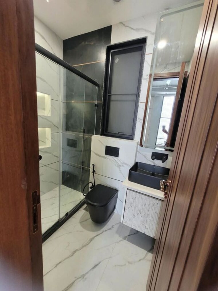 Bathroom, chittaranjan park 3 Bedroom 200 Sq.Yd. Builder Floor In Chittaranjan Park Delhi 10722541
