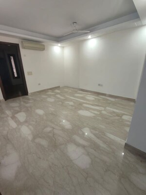 Room in 3 BHK Builder Floor at Kailash Colony – for Rent