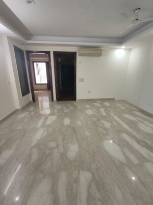 Room in 3 BHK Builder Floor at Kailash Colony – for Rent