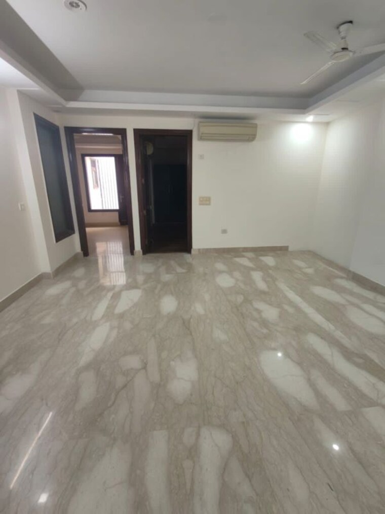 Room, kailash colony 3 Bedroom 160 Sq.Yd. Builder Floor In Kailash Colony Delhi 10722540