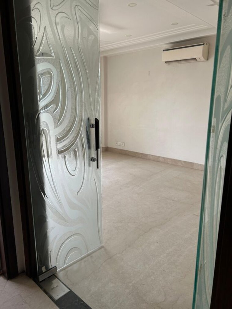 Room, greater kailash 3 Bedroom 208 Sq.Yd. Builder Floor In Greater Kailash Delhi 10722548