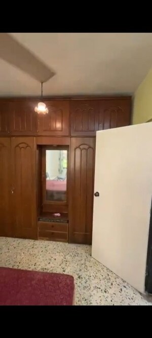 Room in 1 BHK Apartment at Lokhandwala Premium Towers, Andheri West – for Rent