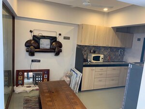 Room in 1 BHK Apartment at Bhaskar Nivas, Yari Road – for Rent