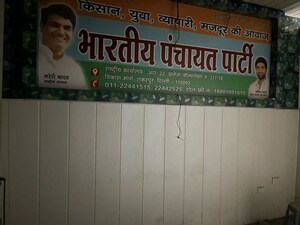   Shop at Shakarpur – for Sale