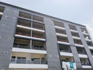  Apartment For Sale in Makanpur