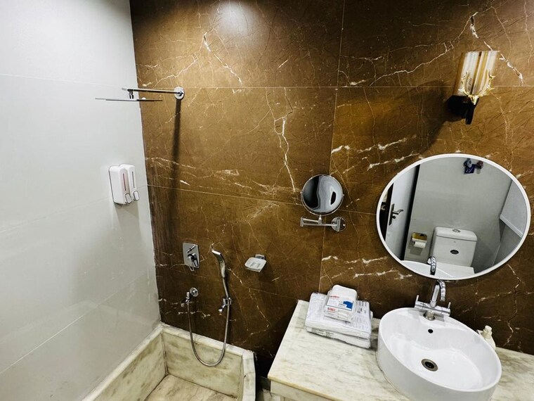 Attached Bathroom, east of kailash 2 Bedroom 200 Sq.Yd. Builder Floor In East Of Kailash Delhi 10722647