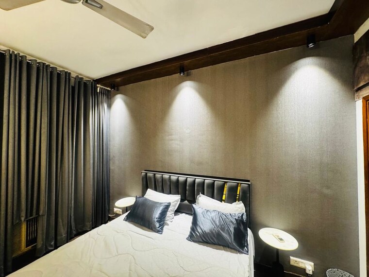 Bedroom, east of kailash 2 Bedroom 200 Sq.Yd. Builder Floor In East Of Kailash Delhi 10722647