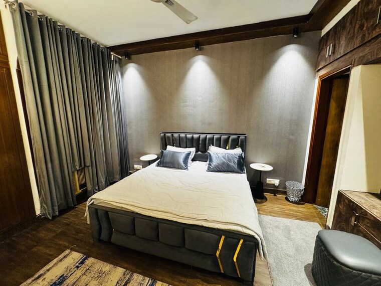 Bedroom, east of kailash 2 Bedroom 200 Sq.Yd. Builder Floor In East Of Kailash Delhi 10722647