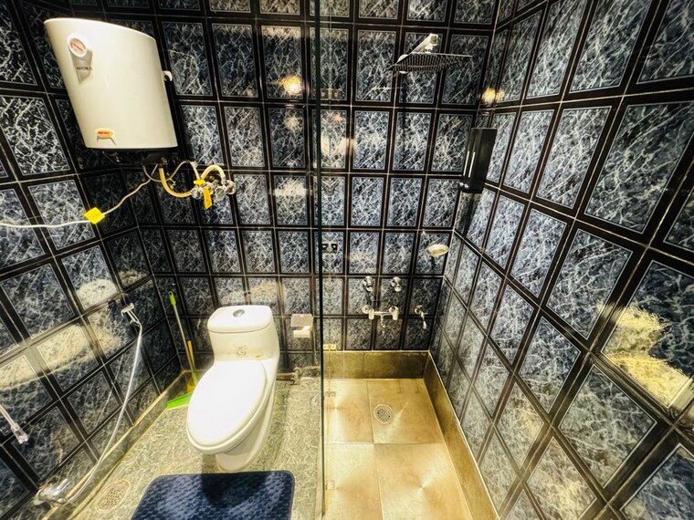 Attached Bathroom, east of kailash 2 Bedroom 200 Sq.Yd. Builder Floor In East Of Kailash Delhi 10722647