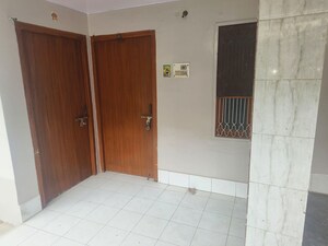 Room in 3 BHK Villa at Mahmoorganj – for Rent