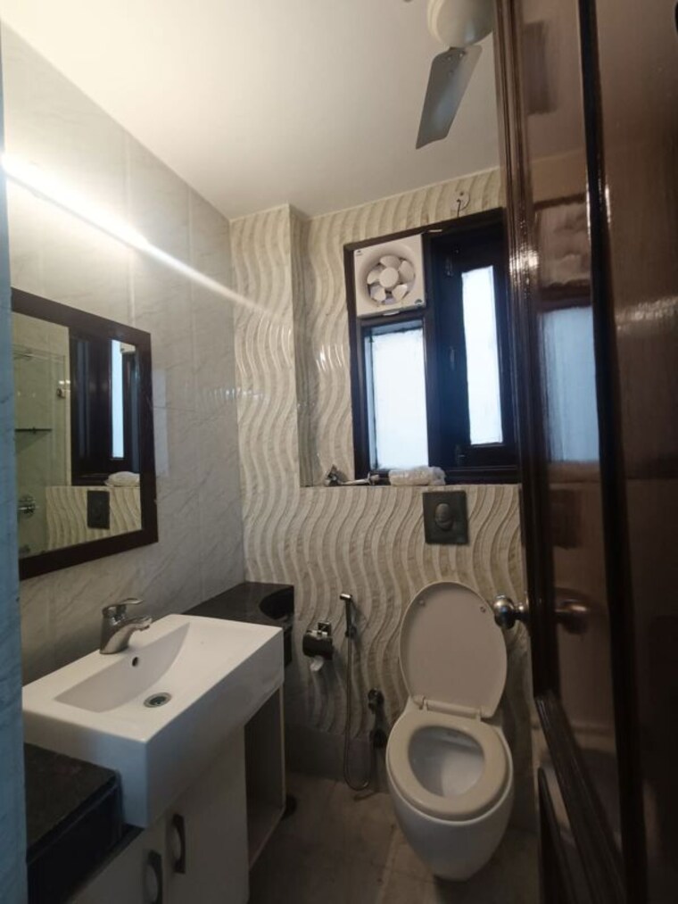 Attached Bathroom, greater kailash i 3 Bedroom 220 Sq.Yd. Builder Floor In Greater Kailash I Delhi 10722655