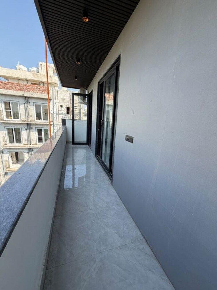 Balcony, sector 51 3 Bedroom 350 Sq.Yd. Builder Floor In Sector 51 Gurgaon 10722712