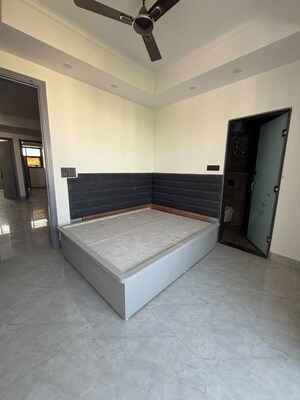 Room in 3 BHK Builder Floor at Sector 51 – for Rent