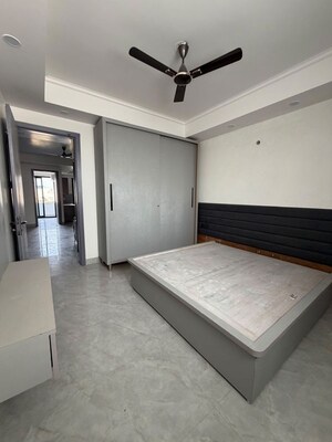 Room in 3 BHK Builder Floor at Sector 51 – for Rent