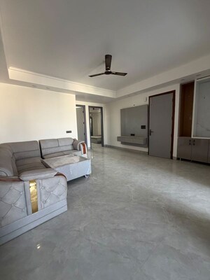 Hall in 3 BHK Builder Floor at Sector 51 – for Rent