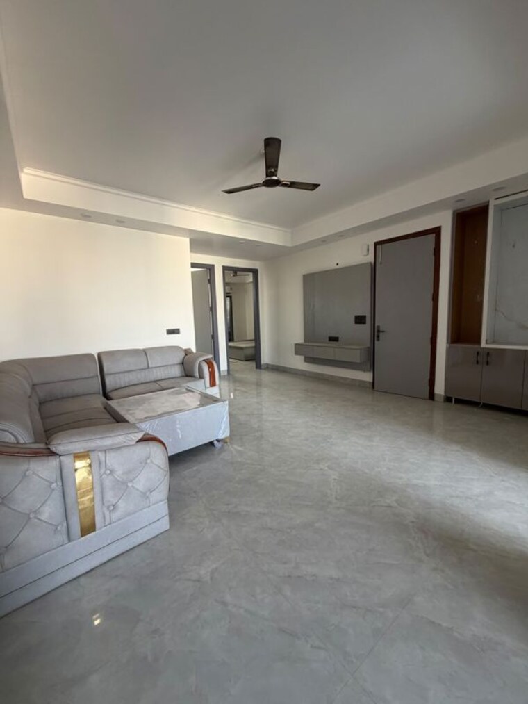 Hall, sector 51 3 Bedroom 350 Sq.Yd. Builder Floor In Sector 51 Gurgaon 10722712