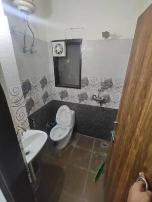 Attached Bathroom in 1.5 BHK Builder Floor at Sector 26 – for Rent