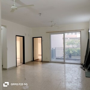 Room in 3.5 BHK Apartment at Sare Crescent Parc, Sector 92 – for Sale