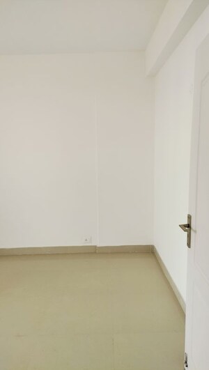 Room in 3.5 BHK Apartment at Sare Crescent Parc, Sector 92 – for Sale