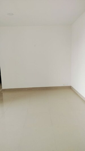 Room in 3.5 BHK Apartment at Sare Crescent Parc, Sector 92 – for Sale