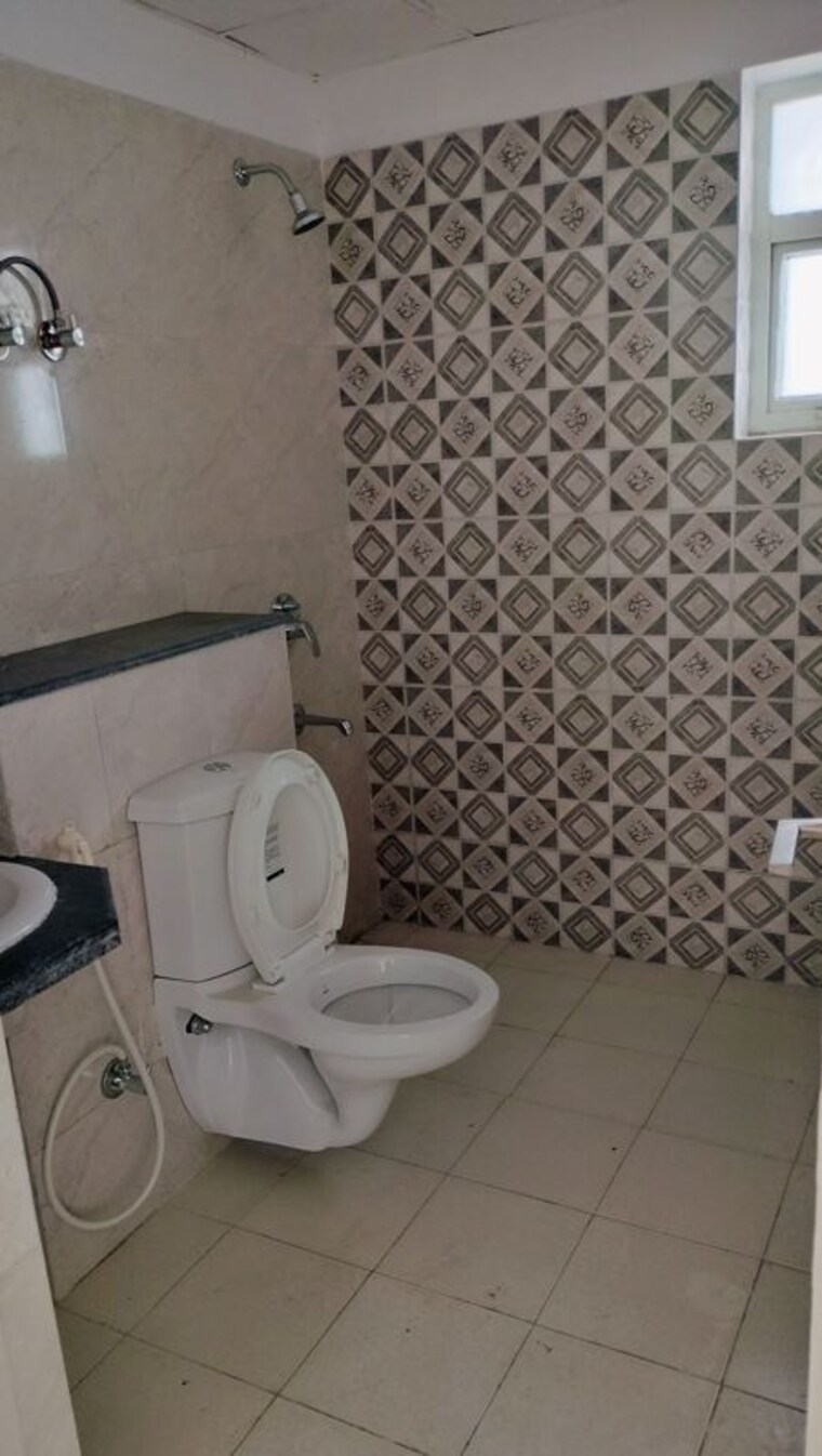 Bathroom, sare-crescent-parc 3.5 Bedroom 1628 Sq.Ft. Apartment In Sector 92 Gurgaon 10722744