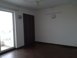 Room in 3.5 BHK Apartment at Conscient Hines Elevate, Sector 59 – for Rent