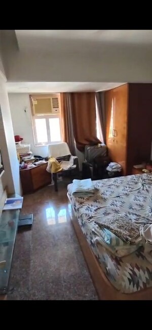 Room in 2 BHK Apartment at RNA Heights, Andheri East – for Rent