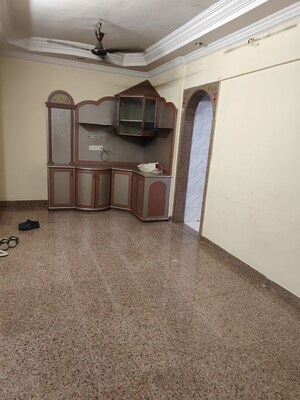 Room in 1 BHK Apartment at Shree Manek Nagar CHS, Borivali West – for Rent