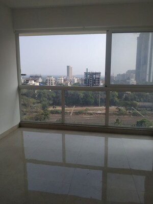 Room in 3 BHK Apartment at Sheth Montana, Mulund West – for Rent