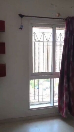 Room in 2 BHK Apartment at Dosti Oak, Balkum Pada – for Rent