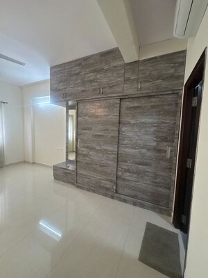 Room in 3 BHK Apartment at Langford Court, Langford Town – for Rent