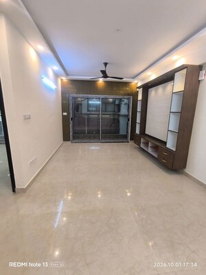 Room in 2 BHK Apartment at Golden Crescent, Richards Town – for Rent