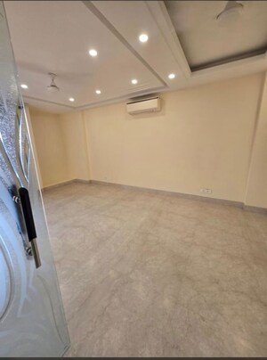 Room in 3 BHK Builder Floor at Hemkunt Colony – for Sale